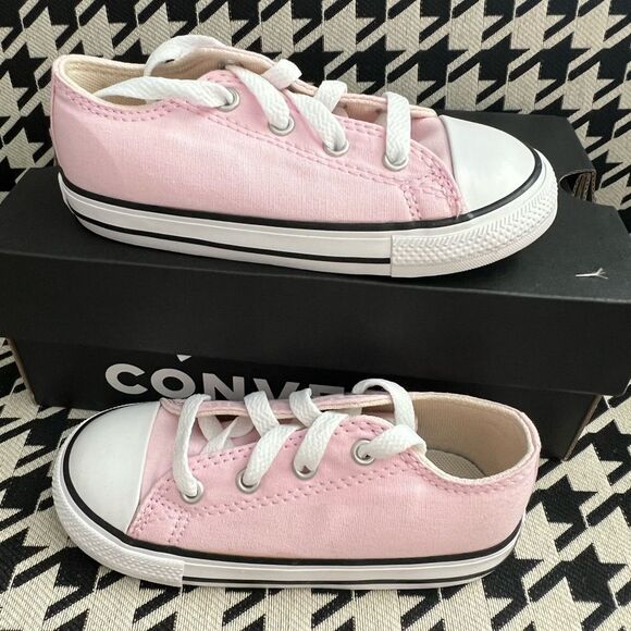 Converse Chuck Taylor All St Toddler Sneakers- Size 9 - Picture 1 of 6